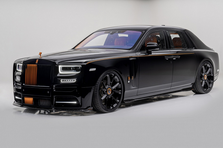 Tuy nhiên, một chiếc  Rolls-Royce Phantom VIII siêu sang đi kèm với gói độ Mansory là không hề rẻ vì các chi tiết nâng cấp cho chiếc xe này đều được hoàn thiện một cách tinh xảo cùng các vật liệu cao cấp.