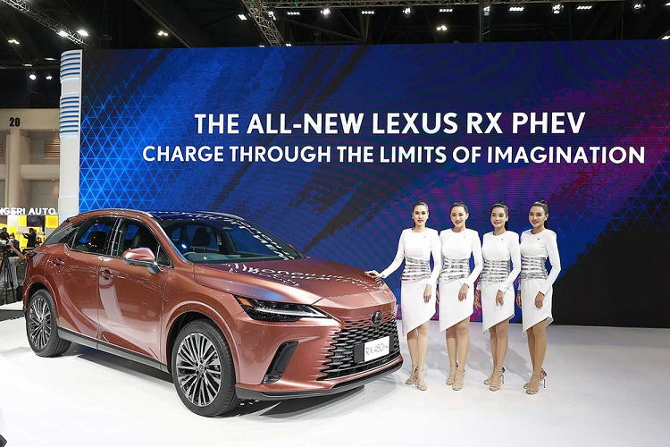 Tại triển lãm Motor Expo 2022 diễn ra tại Thái Lan vào hồi đầu tháng 12, thương hiệu xe sang Lexus đã chính thức giới thiệu mẫu SUV hạng sang  Lexus RX 2023 mới với thị trường này.