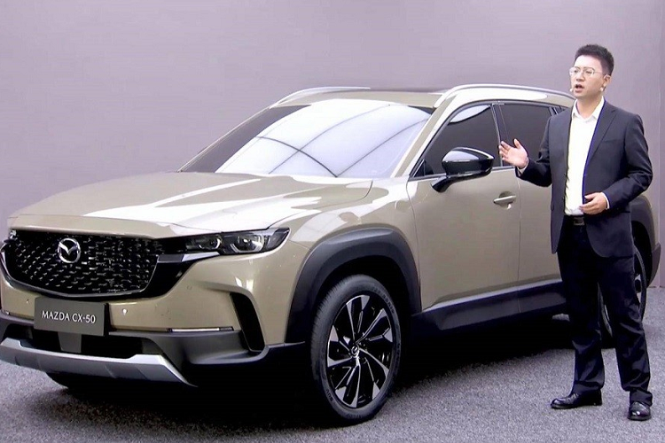 Mazda CX-50 là mẫu SUV cỡ C đã lần đầu tiên trình làng ở thị trường Mỹ vào hồi tháng 11 năm ngoái. Sau 1 năm ra mắt,  Mazda CX-50 2023 mới được bán ở thị trường thứ 2 trên thế giới, đó là Trung Quốc. CX-50 là 1 trong 5 mẫu SUV mới mà hãng Mazda đã, đang và sẽ tung ra thị trường. Bên cạnh CX-50, còn có Mazda CX-60, CX-70, CX-80 và CX-90.