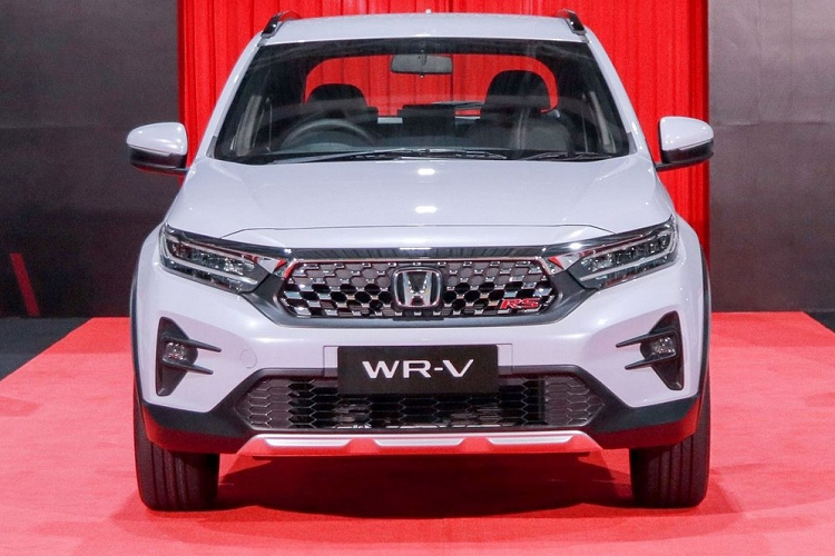  Honda WR-V 2023 mới là mẫu SUV hạng A hoàn toàn mới đã ra mắt thị trường Indonesia vào hồi tháng 11 năm nay. Tuy nhiên, mãi đến hôm 1/12/2022 vừa qua, mẫu SUV hạng A này mới chính thức xuất xưởng tại nhà máy ở Indonesia.