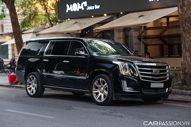  Cadillac Escalade về Việt Nam vào những năm 2015 và tạo cơn sốt trên thị trường Việt Nam với số lượng lớn xe về nước. Dù không phân phối chính hãng tại Việt Nam nhưng không quá khó để bắt gặp những chiếc Cadillac Escalade lăn bánh trên đường.