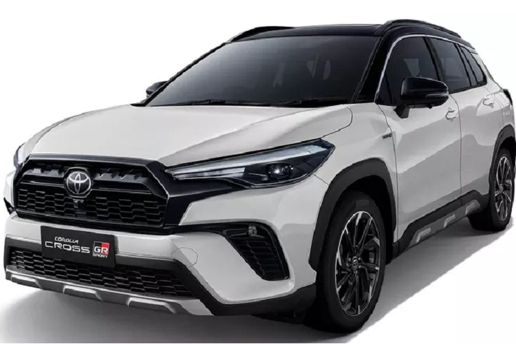 So với phiên bản thông thường,  Toyota Corolla Cross GR Sport 2023 mới có thiết kế hấp dẫn hơn, đặc biệt là phần đầu xe nổi bật với phong cách thể thao, hầm hố.