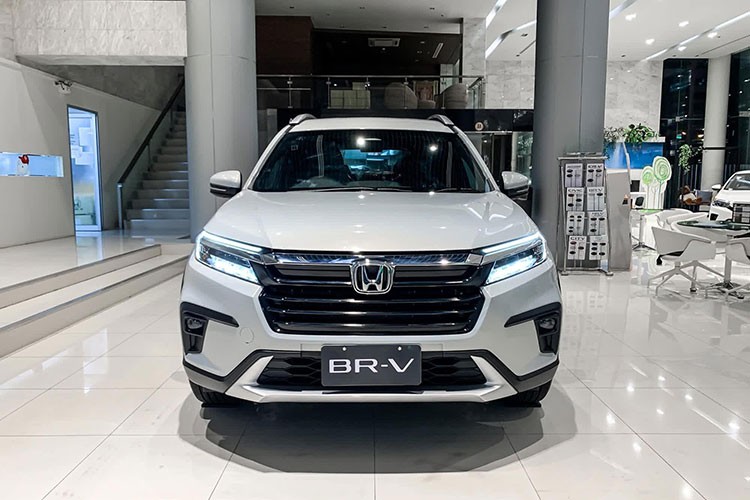  Honda BR-V 2023 mới hiện vẫn chưa được các đại lý tại Việt Nam nhận cọc và giá bán của xe vẫn chưa được tiết lộ. Tuy nhiên theo một số nguồn tin cho hay, mẫu MPV này sẽ được phân phối tại Việt Nam theo hình thức nhập khẩu nguyên chiếc từ Indonesia.