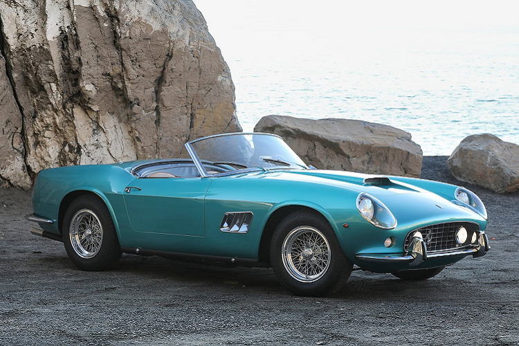 Mới đây, một chiếc  Ferrari 250 GT SWB California Spider hàng hiếm được sản xuất năm 1962 đã được bán tại Gooding &amp; Company trong lễ kỷ niệm tuần lễ xe hơi Amelia Island Concours của Florida với giá khổng lồ 18.040.000 USD (khoảng hơn 427 tỷ đồng.