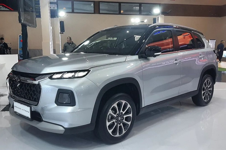  Suzuki Grand Vitara thế hệ mới đã chính thức ra mắt thị trường Đông Nam Á trong triển lãm IIMS 2023 diễn ra tại Indonesia vào hồi tháng 2 vừa qua. Đến nay, trong Tuần lễ Ô tô Jakarta 2023, hãng Suzuki tiếp tục mang mẫu SUV cỡ B này đến trưng bày, giới thiệu đồng thời công bố giá bán của xe.