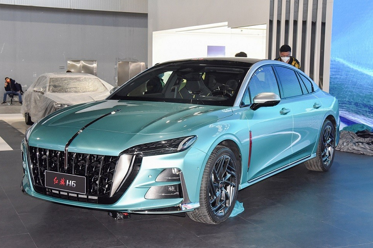 Tại triển lãm ôtô Quảng Châu 2022, hãng xe Hongqi - Hồng Kỳ đã cho ra mắt mẫu sedan coupe 4 cửa  Hồng Kỳ H6 thế hệ mới, sẽ là đối thủ rất xứng tầm với Porsche Panamera. Tuy nhiên, hãng xe Trung Quốc lại không chia sẻ nhiều về thông tin mở bán cũng như giá xe.