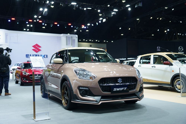 Như thông tin đã đưa, tại Bangkok International Motor Show (BIMS) 2023, Suzuki đã vén màn 2 phiên bản đặc biệt mới của dòng xe Swift. Ngoài GL Next Edition, hãng còn trưng bày cả  Suzuki Swift Mocca Cafe Edition 2023 mới trong sự kiện ôtô lớn hàng đầu Đông Nam Á này.