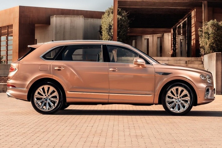 SUV siêu sang  Bentley Bentayga EWB 2023 mới sẽ chính thức được ra mắt tại thị trường Việt Nam sau nhiều tháng có thông tin xe đã về nước. Đây là 1 tin vui với những người yêu xe trong nước, vì các đại gia Việt đã tiếp tục bổ sung thêm 1 phiên bản xe Bentley Bentayga nữa vào bộ sưu tập.