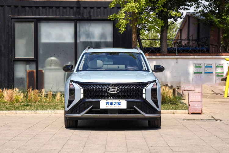 Vào ngày 18/6, liên doanh Beijing - Hyundai đã tổ chức buổi ra mắt chính thức với giới truyền thông cho chiếc SUV cỡ C, mẫu xe Mufasa đã được chờ đợi trong nhiều tháng qua. Ở tại thời điểm này, các thông tin về phiên bản, giá bán  Hyundai Mufasa 2024 mới trước cũng như hệ truyền động của xe đã được bật mí.