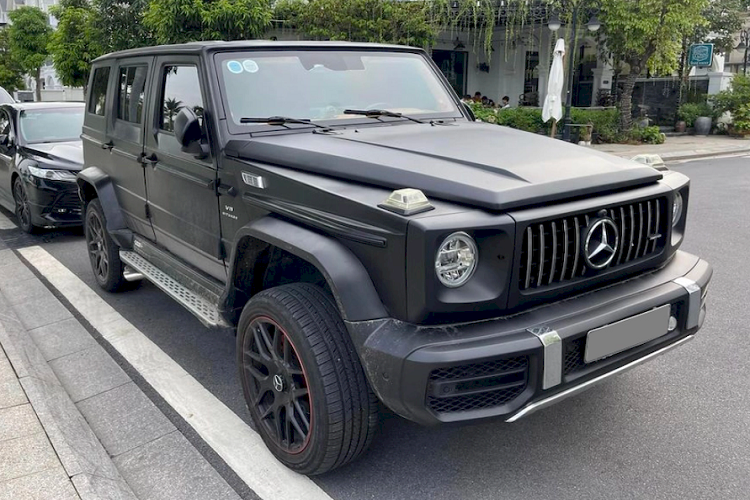 Mới đây, trên mạng xã hội xuất hiện bài viết rao bán chiếc SUV mang thiết kế như  Mercedes-AMG G63 rao bán hơn 700 triệu đồng. Thông tin nhanh chóng thu hút sự chú ý của cộng đồng mạng bởi AMG G63 hiện có mức giá lên đến gần 12 tỷ đồng tại các showroom chính hãng. 