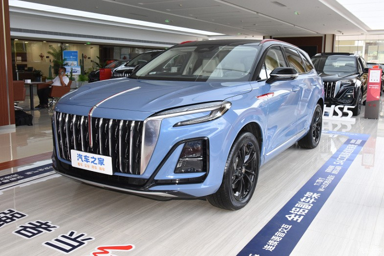  Hồng Kỳ HS3 2023 mới của thương hiệu Hongqi, hay còn được biết đến với cái tên Hồng Kỳ, là 1 hãng xe rất nổi tiếng ở Trung Quốc khi còn chuyên tạo ra các sản phẩm dành cho Nguyên thủ của nước này. Thậm chí Hồng Kỳ còn có L5, mẫu xe được mệnh danh là "Rolls-Royce của Trung Quốc" hay "xe chủ tịch".