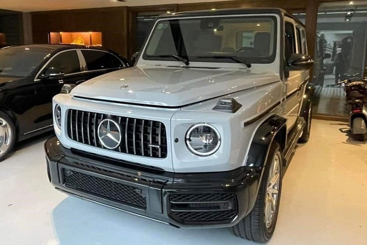 Vào tháng 1/2021, Cường Đô la đã chia sẻ về việc chiếc SUV hạng sang Mercedes-AMG G63 của mình đã cập cảng sau 6 tháng đặt mua chính hãng, tại thời điểm đó.  Mercedes-AMG G63 của Cường Đô la cũng màu xanh China độc đáo thời điểm đó, đây là món quà tặng anh dành tặng cho "nóc nhà" Đàm Thu Trang.