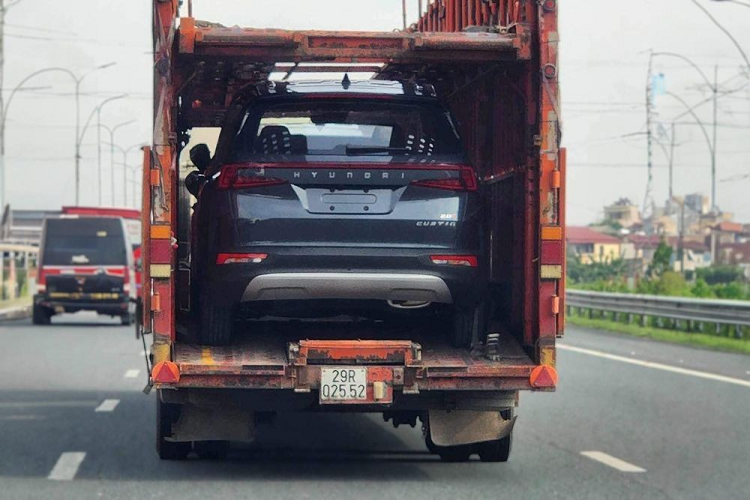 Cách đây không lâu, nhân viên tư vấn bán hàng tại đại lý đã hé lộ việc 2 mẫu xe Hyundai mới sẽ chính thức ra mắt Việt Nam trong tháng 9/2023. Đến nay, TC Motor đã chính thức công bố thời điểm trình làng của 2 mẫu xe Hyundai này. Theo đó, vào ngày 15/9/2023 tới đây, TC Motor sẽ giới thiệu 2 mẫu xe  Hyundai Palisade và Custin 2024.