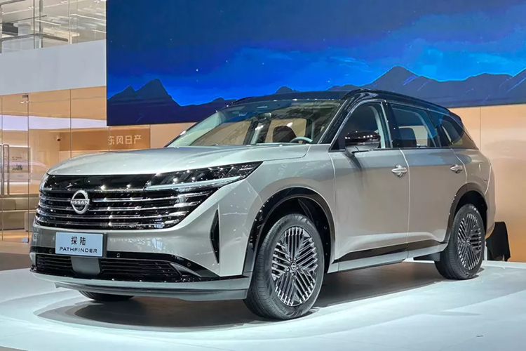 Tại triển lãm Ô tô Quảng Châu 2023 hiện đang diễn ra tại Trung Quốc, hãng Nissan đã chính thức vén màn mẫu SUV mới mang tên Pathfinder.  Nissan Pathfinder 2024 mới chính là phiên bản thương mại của Pathfinder Concept từng ra mắt trong triển lãm Ô tô Thượng Hải 2023 diễn ra vào đầu năm nay.