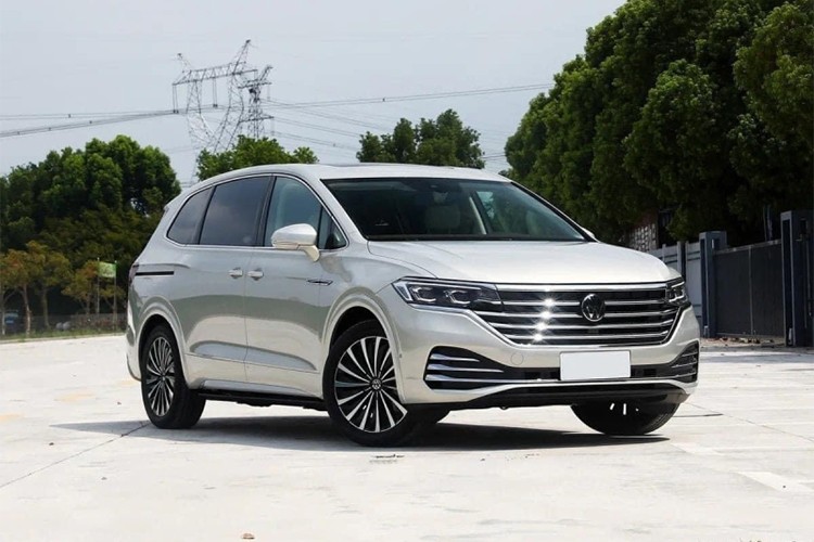 Đúng như thông tin từ trước đó, dòng MPV cỡ lớn Volkswagen Viloran 2024 mới sẽ chính thức ra mắt thị trường Việt Nam trong tháng này, cụ thể là vào ngày 27/12 tới đây. Khác với những mẫu xe Volkswagen đang được bán ở Việt Nam, Viloran sẽ là xe nhập khẩu nguyên chiếc từ Trung Quốc, do liên doanh với SAIC sản xuất.