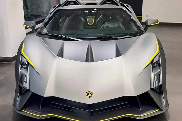 Được giới thiệu toàn cầu vào tháng 2/2023,  Lamborghini Autentica và Invencible là 2 mẫu siêu xe hàng thửa được chế tạo trên nền tảng chiếc Aventador Ultimae, đánh dấu sự kết thúc của thời kỳ sử dụng động cơ hút khí tự nhiên thuần túy của các dòng xe đầu bảng.