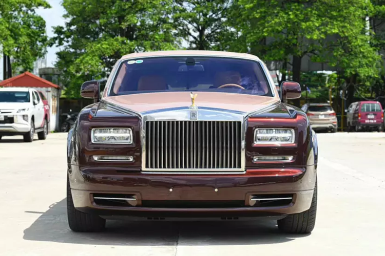 Câu chuyện về chiếc xe siêu sang  Rolls-Royce Phantom Sacred Fire của Trịnh Văn Quyết, cựu chủ tịch FLC tưởng chừng đã lắng xuống khi 1 showroom chuyên mua bán kinh doanh xe sang ở Hà Nội đã mua lại, mức giá xe không được tiết lộ