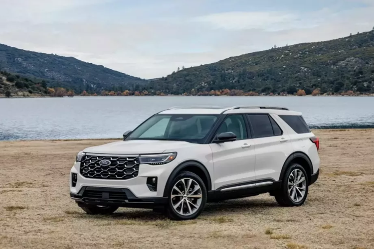 Đã gần 5 năm kể từ khi hãng  Ford ra mắt Explorer thế hệ thứ 6, tính từ năm 2019. Do đó, không có gì ngạc nhiên khi hãng Ford vén màn phiên bản nâng cấp của Explorer ở thị trường Bắc Mỹ trong những ngày đầu năm 2024.