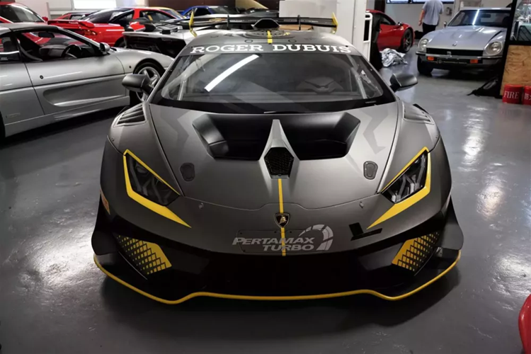 Mới đây, 1 người chuyên nhập khẩu siêu xe về Việt Nam đã chia sẻ về việc dòng siêu xe  Lamborghini Huracan Super Trofeo Evo 10th Edition đã xém chút nữa lăn bánh tại dải đất hình chữ S, đã khiến giới mê xe hoàn toàn bất ngờ, và nhanh chóng tìm hiểu thông tin.