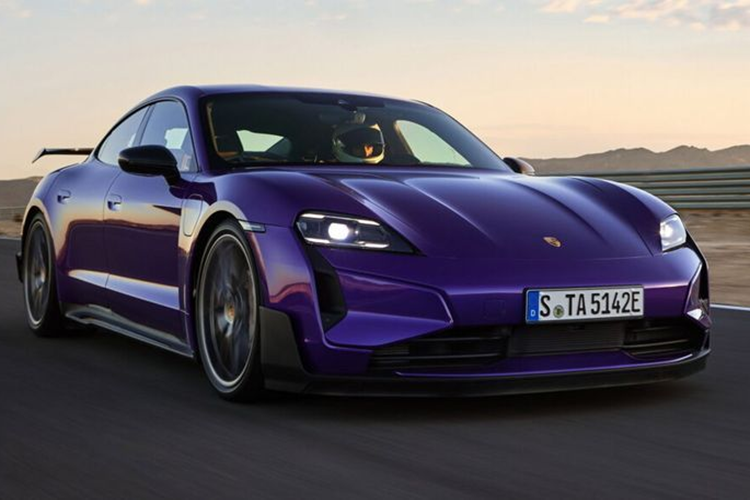 Tại thị trường Đông Nam Á cụ thể là Malaysia,  giá xe Porsche Taycan Turbo GT 2025 có mức khởi điểm lên tới 1,16 triệu RM (khoảng 6,3 tỷ VNĐ) – đắt hơn 100.000 RM so với bản Turbo S. Điểm nhấn của Taycan Turbo GT là khối động cơ mới với sức mạnh cực “khủng”.