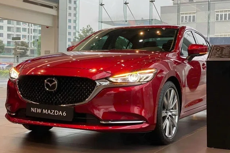 Thực chất  Mazda6 2024 tại Việt Nam vẫn là phiên bản đang bán ra thị trường và không có thay đổi đáng kể. Mazda Việt Nam chỉ nâng cấp động cơ đạt chuẩn khí thải Euro 5 đồng thời nâng cấp trang bị một số phiên bản nên dẫn đến giá bán có đôi chút khác biệt.