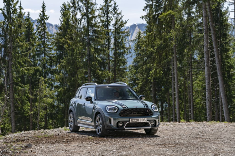  MINI Countryman tại Việt Nam đang được hưởng gói ưu đãi đặc biệt bao gồm ưu đãi 50% lệ phí trước bạ, tặng gói bảo dưỡng định kỳ MSI 5 năm hoặc 60.000 km (tùy điều kiện nào đến trước).