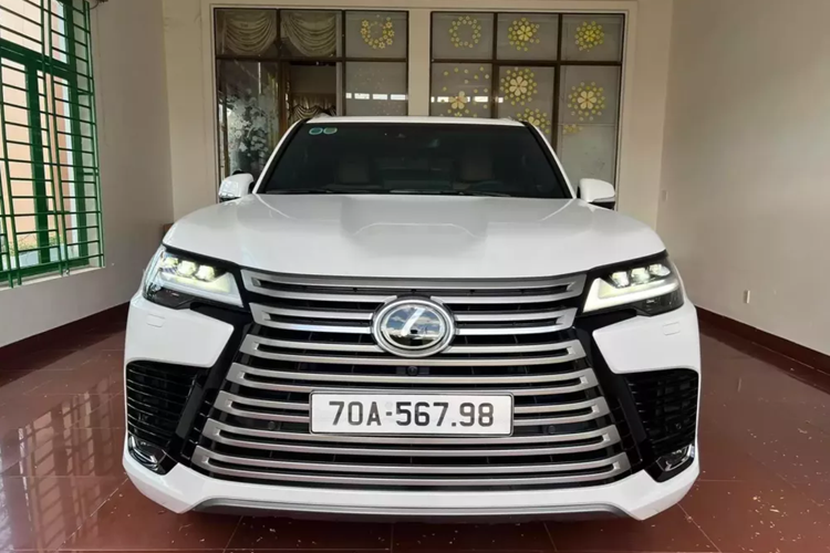 Thông tin về việc 1 chiếc xe SUV hạng sang  Lexus LX600 đời 2024, bản Urban chính là 7 chỗ ngồi, được rao bán chớp nhoáng đã có người mua lại, nhanh chóng nhận được sự quan tâm của cộng đồng mạng.  