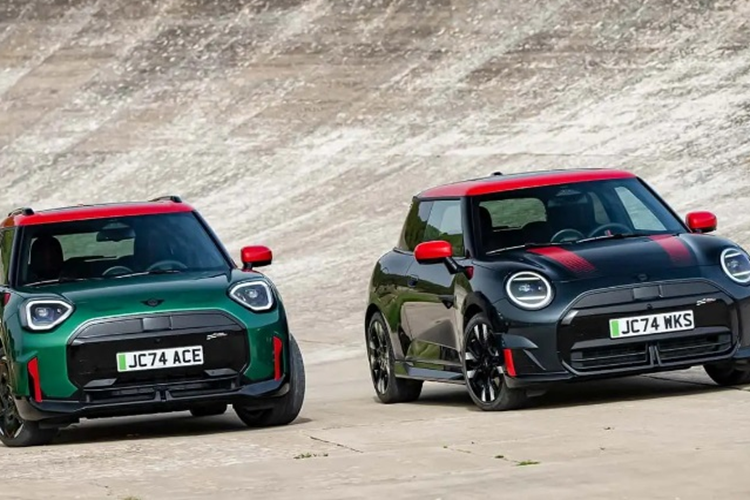 Trong đó,  MINI John Cooper Works Electric chạy điện là mẫu hatchback 3 cửa, mẫu xe còn lại John Cooper Works Aceman là xe crossover 5 cửa cao to và thực dụng hơn. Cả hai đều được phát triển dựa trên mẫu Countryman John Cooper Works (JCW) động cơ xăng.