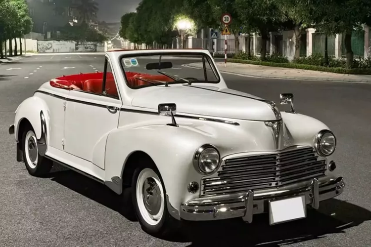  Peugeot 203 tại Việt Nam có khoảng hơn 18 chiếc, nhưng trong số này, đa phần là bản coupe, nhưng cũng có 1 số dân chơi thích xe mui trần, nên đã quyết định cắt mui, gia cố bộ mui mềm cho xe như bản mui trần, và cũng có xe nguyên bản là Peugeot 203 Cabriolet.