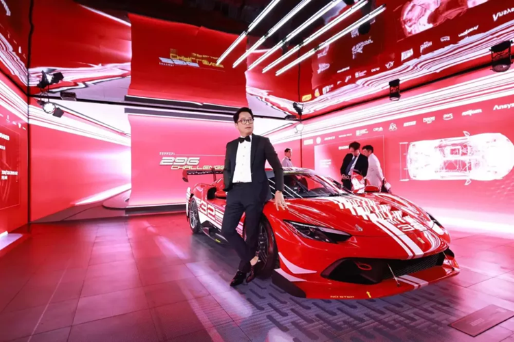 Sự kiện Universo Ferrari trong năm nay đã lần đầu tiên được tổ chức tại 1 quốc gia Asean, đó là Thái Lan, và Bangkok được chọn để làm nơi thỏa sức sáng tạo của hãng xe Ý, đến với các khách hàng của mình. Và đại gia  siêu xe Hoàng Kim Khánh cũng tham dự với tư cách khách mời.