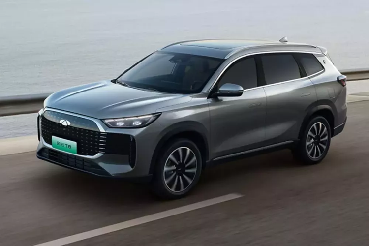 Vào ngày 1/1 vừa qua, Chery đã mở bán trước mẫu SUV hybrid cắm điện Fulwin T8, với kiểu bố trí 5 chỗ và 7 chỗ,  giá xe Chery Fulwin T8 2025 từ 109.900 – 156.900 nhân dân tệ (15.000 – 21.400 đô la). Cho đến nay, dòng Fulwin bao gồm các mẫu SUV T6, T9 và T10.