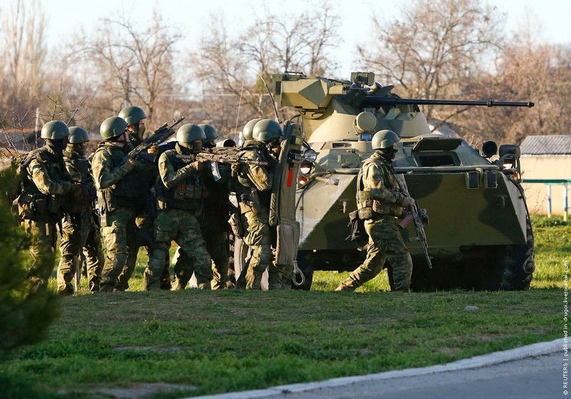 Theo các nguồn tin, ngày 22/3, một nhóm Tự vệ Crimea có vũ trang đã tràn vào căn cứ không quân ở Belbek - ngoại ô thủ phủ Simferopol và chiếm quyền kiểm soát căn cứ căn cứ Belbek - một trong những căn cứ quân sự cuối cùng ở Crimea còn nằm trong sự kiểm soát của Ukraine.