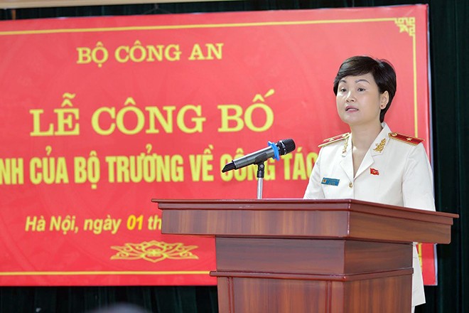 Theo đó, Bộ trưởng Bộ Công an điều động và bổ nhiệm thiếu tướng Ngô Thị Hoàng Yến, Phó Cục trưởng Cục Công tác Đảng và Công tác chính trị đến nhận công tác và giữ chức vụ Cục trưởng Cục Hồ sơ nghiệp vụ, Bộ Công an.