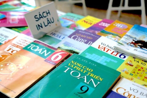 Bộ Công an đã khởi tố tất cả 12 bị can liên quan vụ án " Sản xuất, buôn bán hàng giả, Lợi dụng chức vụ quyền hạn trong khi thi hành công vụ và Môi giới hối lộ" xảy ra tại Công ty Cổ phần In và Văn hóa truyền thông Hà Nội; Công ty TNHH Sản xuất và Thương mại Phú Hưng Phát; Đội Quản lý thị trường số 17, Cục Quản lý thị trường TP Hà Nội và các đơn vị liên quan. (Ảnh minh họa)