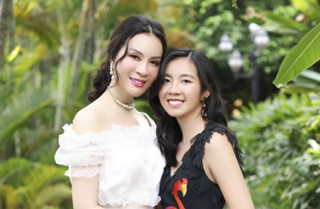 Con gái 19 tuổi xinh đẹp, hiếu thảo của MC Thanh Mai