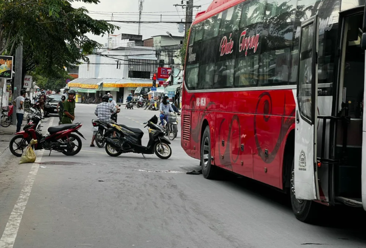  Nguyên Trưởng phòng Cảnh sát môi trường tử vong vì tai nạn: Ngày 14/8, Công an tỉnh Bạc Liêu cho biết, chiều 13/8, trên tuyến đường Cao Văn Lầu, phường 2 (TP Bạc Liêu, tỉnh Bạc Liêu) đại tá T.T.S. (69 tuổi, ngụ phường 5, TP Bạc Liêu - nguyên Trưởng phòng Cảnh sát môi trường Công an tỉnh) điều khiển xe máy bất ngờ va chạm với xe khách mang BKS 94B-005.98 chạy cùng chiều. Cú va chạm khiến ông S. bị cuốn vào gầm xe khách rồi tử vong. 