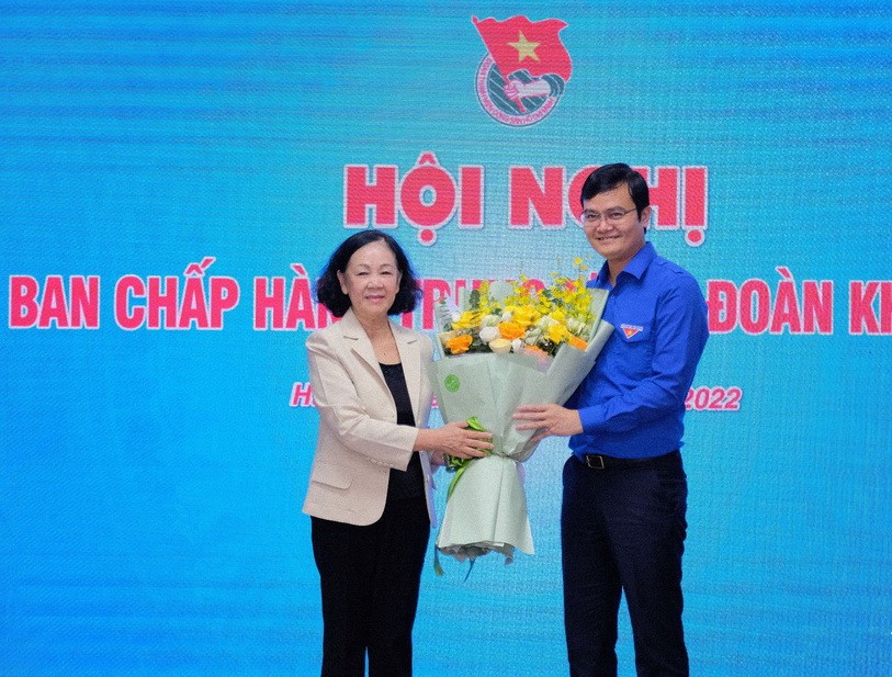 Chiều 25/8, tại Hà Nội, Hội nghị  Ban Chấp hành Trung ương Đoàn khóa XI đã tiến hành công tác nhân sự. Tham dự có bà Trương Thị Mai - Ủy viên Bộ Chính trị, Bí thư Trung ương Đảng, Trưởng ban Tổ chức Trung ương; các Ủy viên Trung ương Đảng Nguyễn Quang Dương - Phó Trưởng Ban Tổ chức Trung ương; Bí thư Tỉnh ủy Bắc Ninh Nguyễn Anh Tuấn. Kết quả, ông Bùi Quang Huy - Ủy viên dự khuyết Ban Chấp hành Trung ương Đảng, Bí thư Thường trực Trung ương Đoàn TNCS Hồ Chí Minh - đã được bầu giữ chức Bí thư thứ nhất Trung ương Đoàn TNCS Hồ Chí Minh.