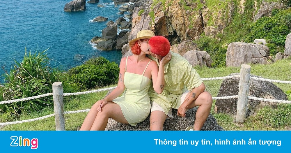 Ngưỡng mộ cặp đôi “dành cả thanh xuân du lịch cùng nhau“