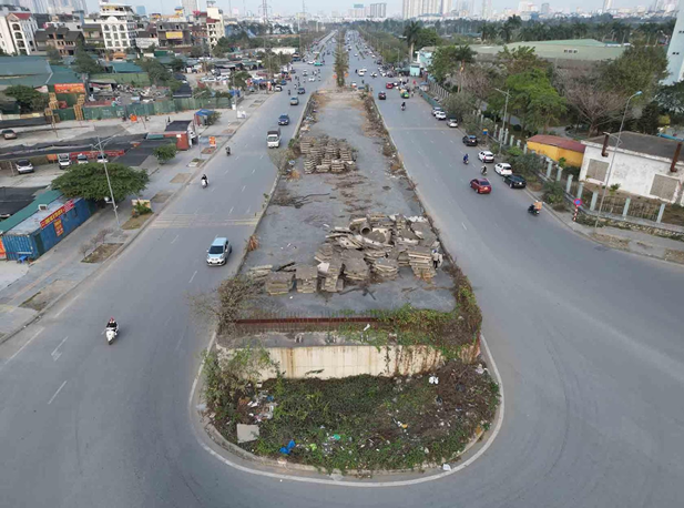 Hồi sinh cầu vượt “bỏ hoang” trên đại lộ nghìn tỷ ở Hà Nội 