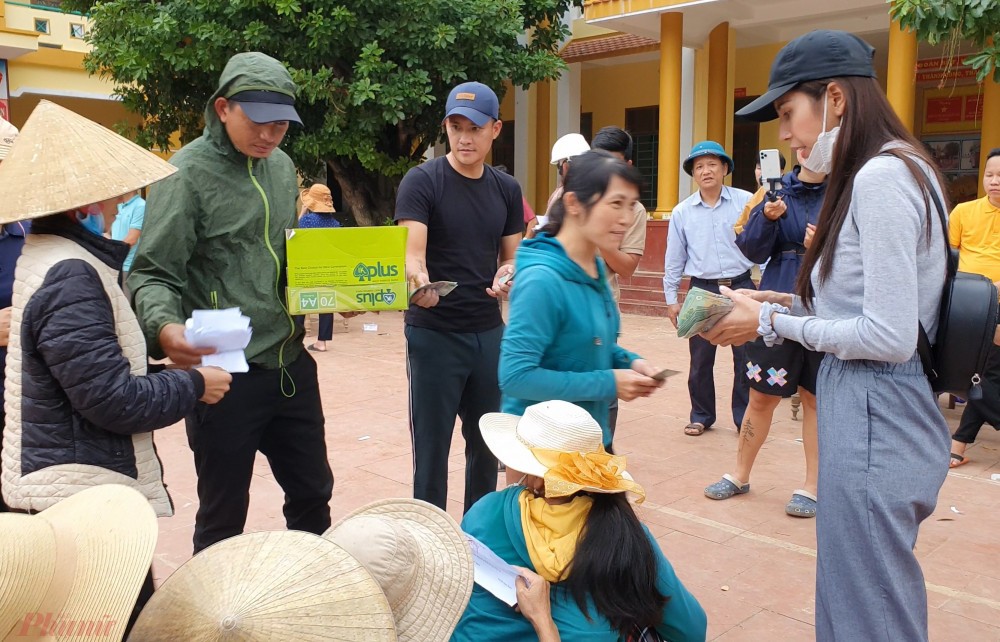 Số tiền Thủy Tiên làm từ thiện các tỉnh: Lệch “khai báo” như nào?