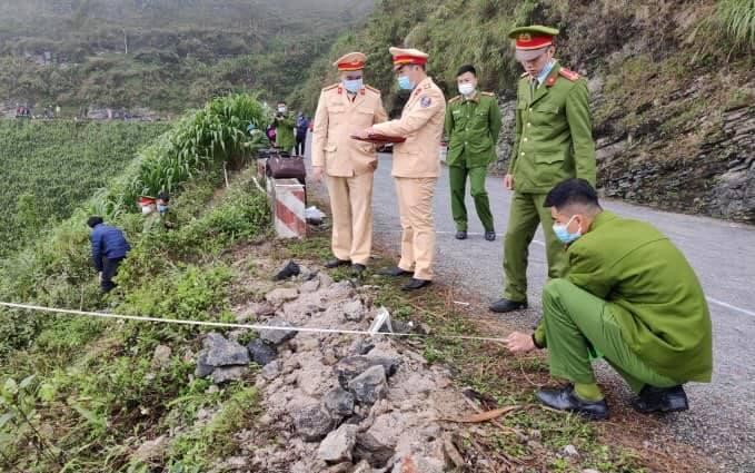 Ô tô lao xuống vực sâu ở Mèo Vạc, 3 người tử vong tại chỗ