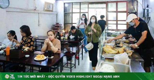 Quán phở độc nhất của người Hmông ở Hà Nội: Ngày bán 500 bát không xuể