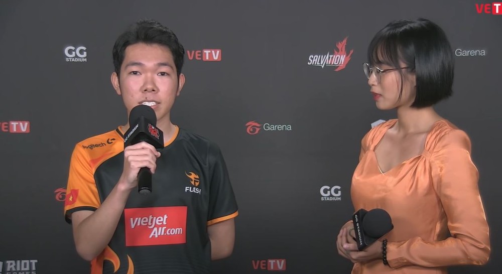 Hoàn toàn khác so với một  Trần Nguyễn Minh Nghi mà chúng ta quen mặt, là một Caster Esport chuyên nghiệp và từng đảm nhận vai trò MC cho một số giải đấu lớn của game LMHT như LMHT VCS A.