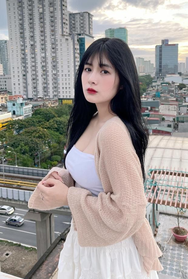 Quỳnh Alee được biết tới như là  hot girl TikTok có nhan sắc và ngoại hình hấp dẫn.