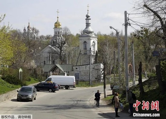 Cho đến nay,  tình hình chung ở Ukraine vẫn bình lặng. Tổng thống Volodymyr Zelensky trước đó đã đặt ngày 16/2 là “Ngày đoàn kết” và yêu cầu người dân Ukraine treo quốc kỳ và hát quốc ca để “củng cố khả năng của xã hội Ukraine, trong việc đối phó với mối đe dọa tương lai ngày càng tăng”.