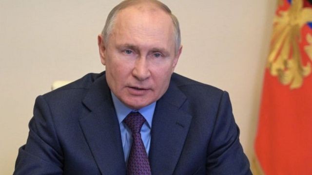 Tổng thống Nga Vladimir Putin đã ra lệnh chuyển các lực lượng hạt nhân chiến lược của quân đội Nga sang chế độ làm nhiệm vụ chiến đấu đặc biệt. Điều này có thể hiểu, Nga sẵn sàng chuẩn bị vũ khí hạt nhân, để sử dụng trong chiến đấu.