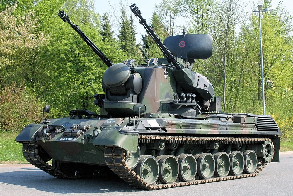 Tạp chí Quốc phòng Ukraine cho biết, lô  pháo phòng không tự hành Flakpanzer Gepard đầu tiên, do Đức viện trợ cuối cùng cũng đã đến Ukraine; vậy loại pháo tự hành này có sức mạnh như thế nào? Tại sao ngay cả Mỹ cũng đánh giá cao?