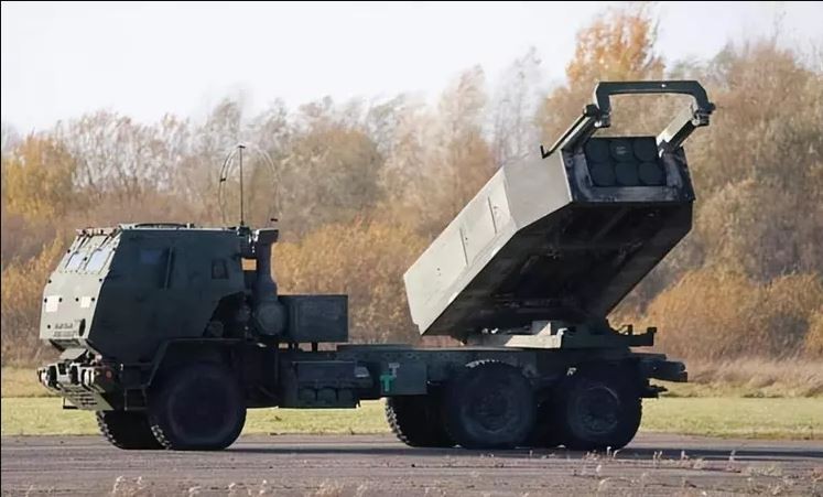 Sau khi đưa vào chiến trường Ukraine,  tổ hợp pháo phản lực cơ động cao HIMARS có tầm bắn khoảng 80km đối với đạn pháo thông thường và có thể lên tới 300km với tên lửa chiến thuật, đã tỏ ra là vũ khí hết sức lợi hại.