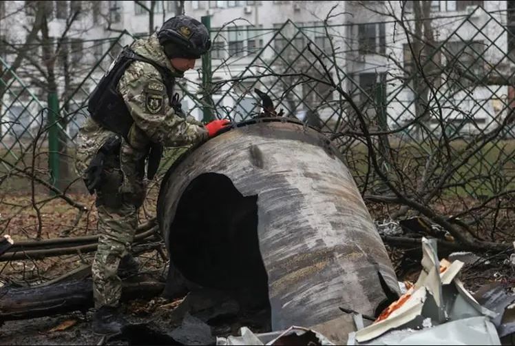 Kể từ khi  Quân đội Ukraine rút khỏi thành phố Avdiivka, đã có những phát hiện đáng ngạc nhiên trên chiến trường Ukraine. Theo kiểm tra của một tổ chức Anh, một số tên lửa do Quân đội Nga phóng tới Ukraine có chứa một số lượng lớn các linh kiện được sản xuất tại Mỹ. 