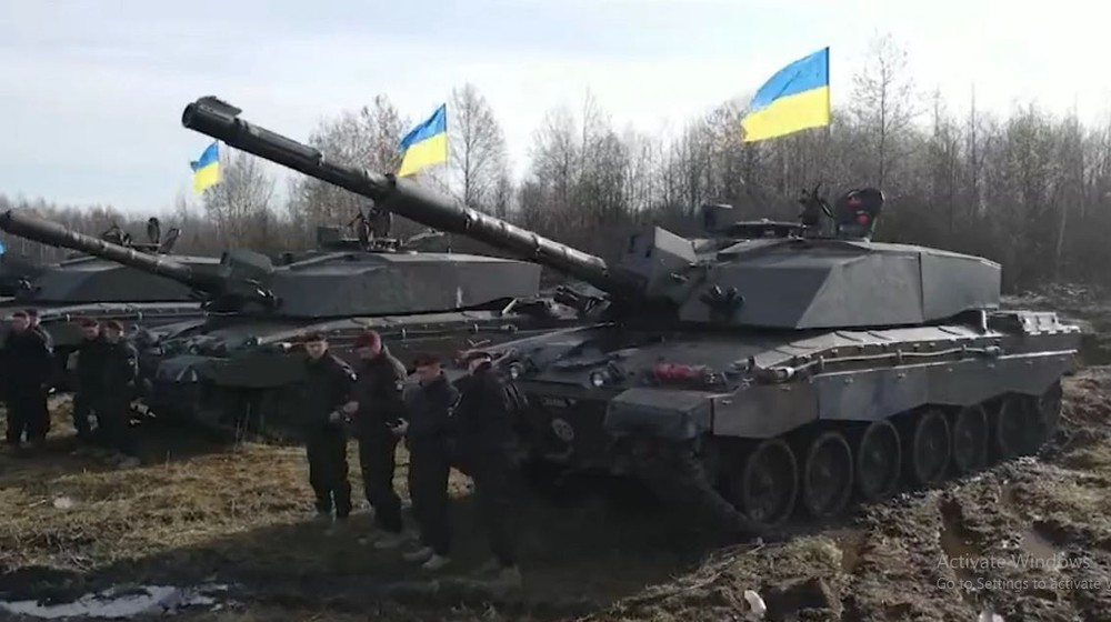 Quân đội Ukraine đã gặp khó khăn lớn khi sử dụng  xe tăng Challenger 2 trên chiến trường. Trong số 14 xe tăng được chuyển giao, chỉ có 7 chiếc còn hoạt động; số còn lại một chiếc bị UAV của Nga phá hủy, 2 chiếc bị hỏng nặng trong cuộc phản công năm ngoái, nhưng đã được sửa chữa.